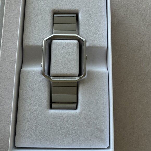 Fitbit chrome/ metal accessory band and frame with additional links - Picture 2 of 2